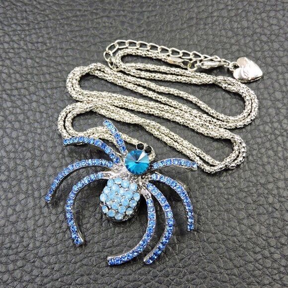 🩵 Betsey Johnson sparking crystal blues spider 🕷️ necklace/brooch 🩵 - Picture 3 of 3
